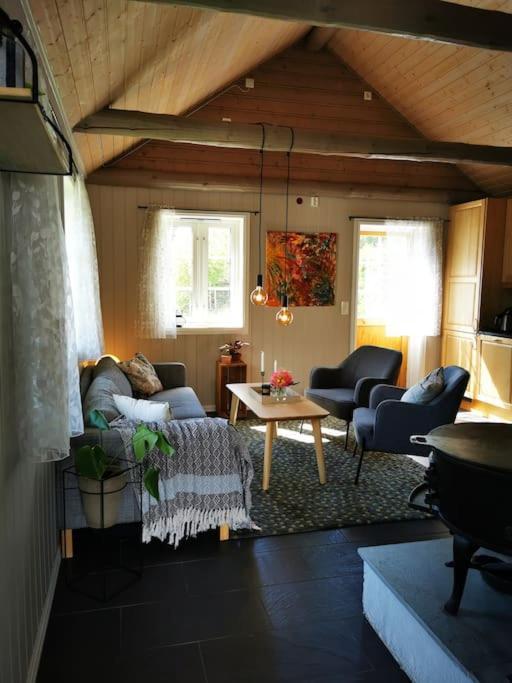 Nydelig Lite Hus Med Egen Vedfyrt Baksteovn. Villa Kaupanger Eksteriør bilde